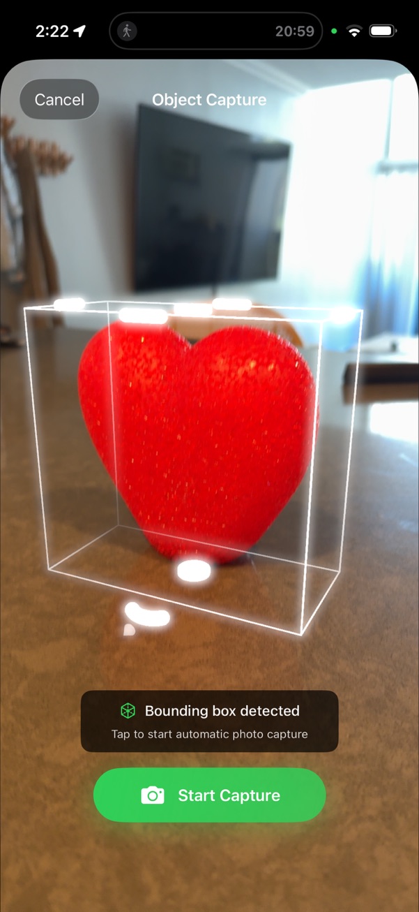 Screenshot of Object Capture scanning a red heart figurine inside a 3D bounding box, ready to start capture